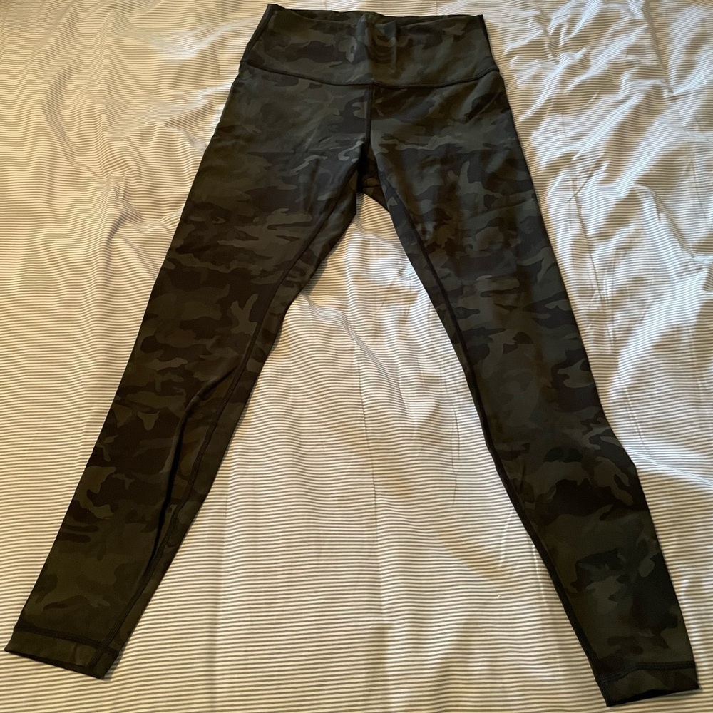 Lululemon Green Camo Wunder Under: size 8